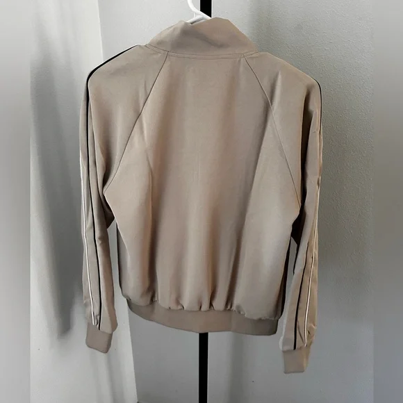 A new day size small new jacket - Picture 3 of 3